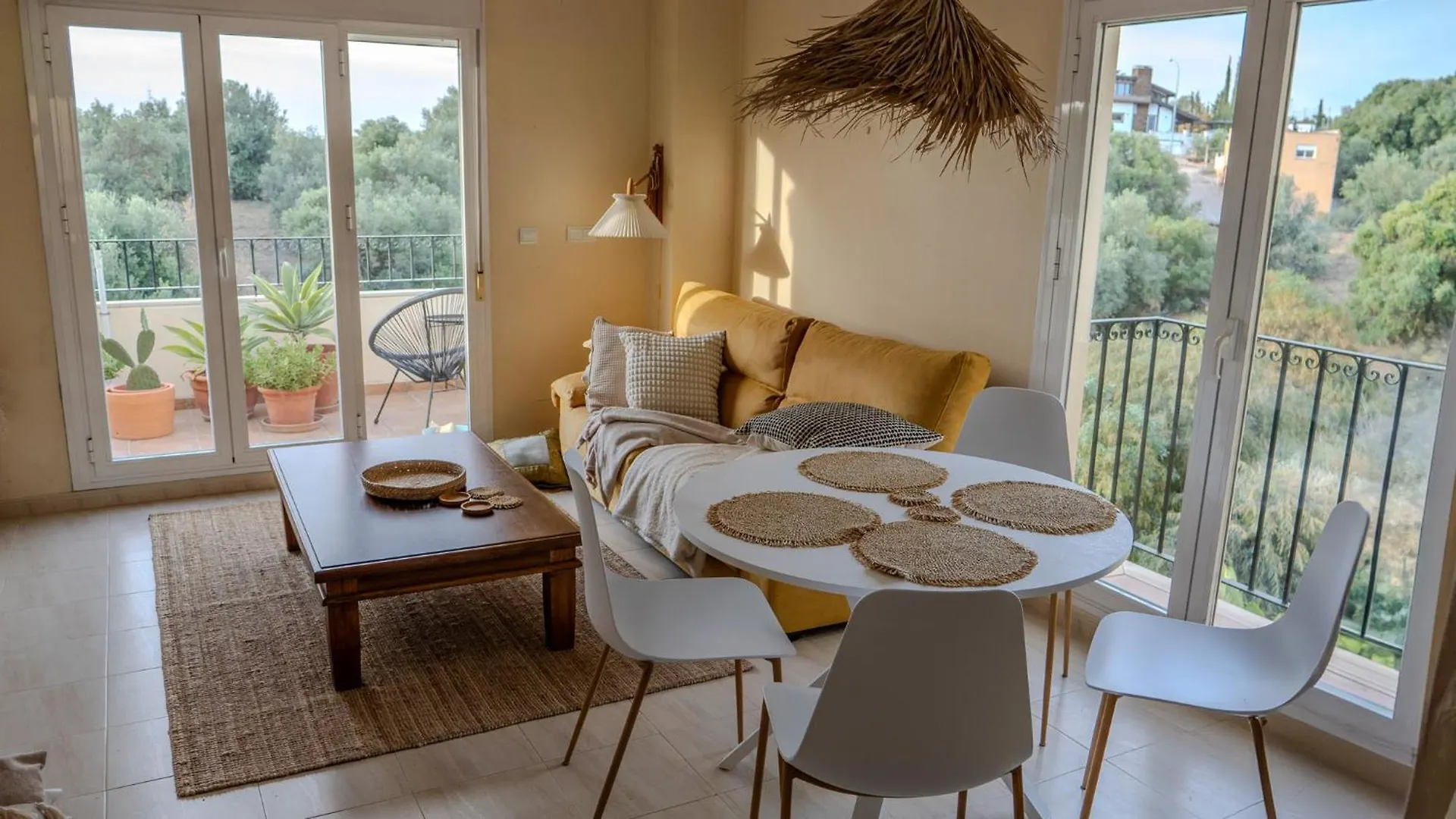 Beautiful Penthouse Two Bedrooms With Sea & Mountain View location